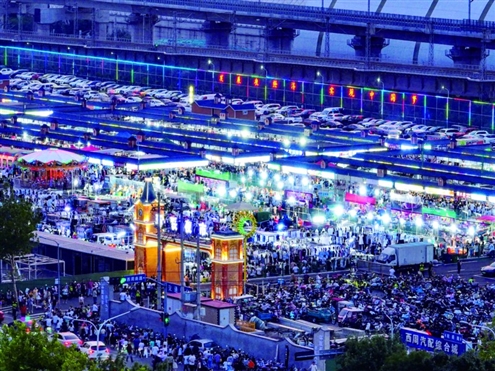 环联1904商业街区日均接待客流量超过6万人 资料图